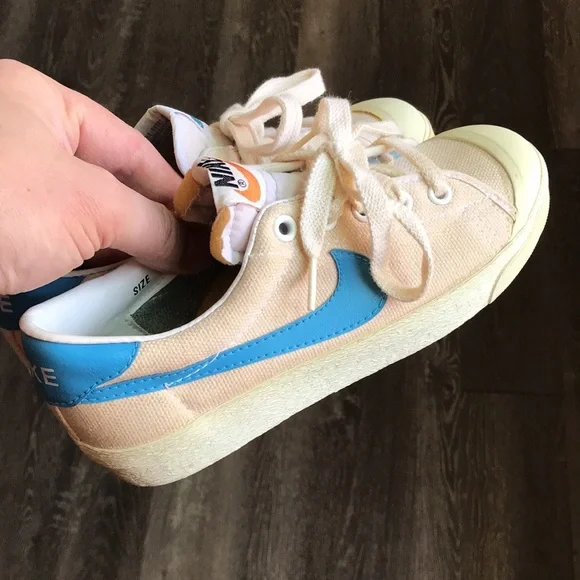 Nike - Picture 14 of 17